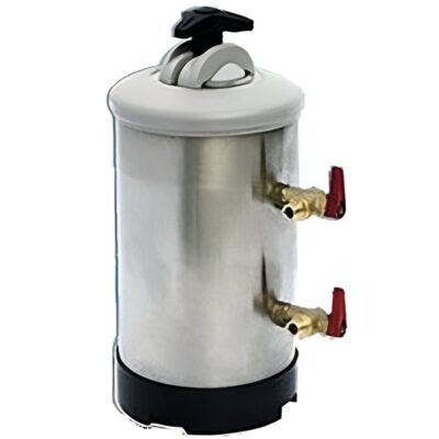Detalle accesorios del ablandador de Agua 8 Litros en base a resina para eliminar el calcio excesivo de agua.